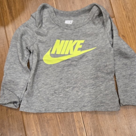 Nike Baby Long Sleeve Shirt, Footie Pants & Beanie Matching Set - Picture 2 of 5